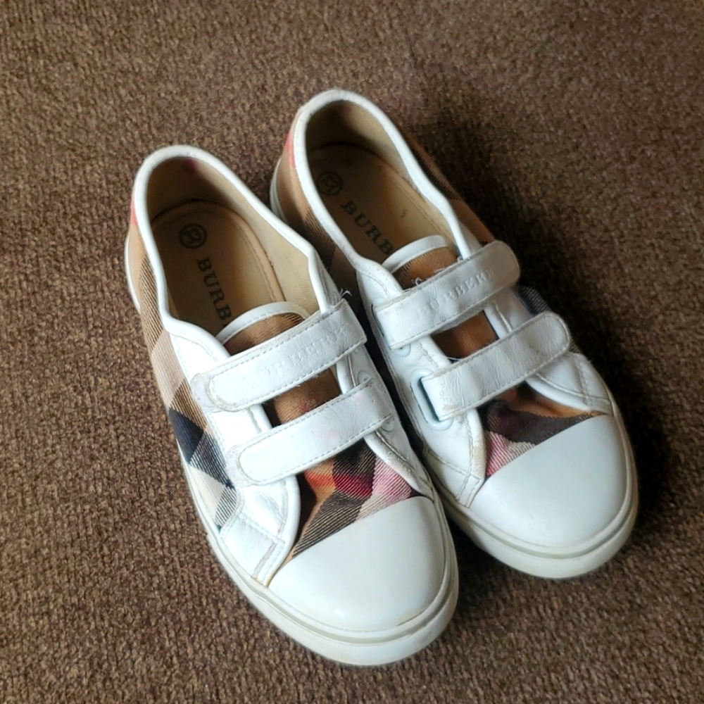 Girl's Prada Sneakers - Size 33 (Size 1.5 US)